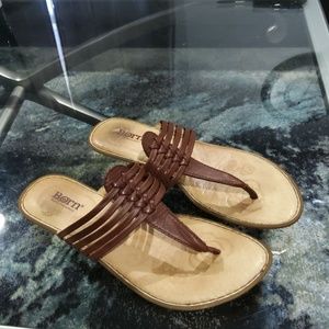 CLEARANCE /Make an offer! Born Leather Thong Sandals  Sz 8